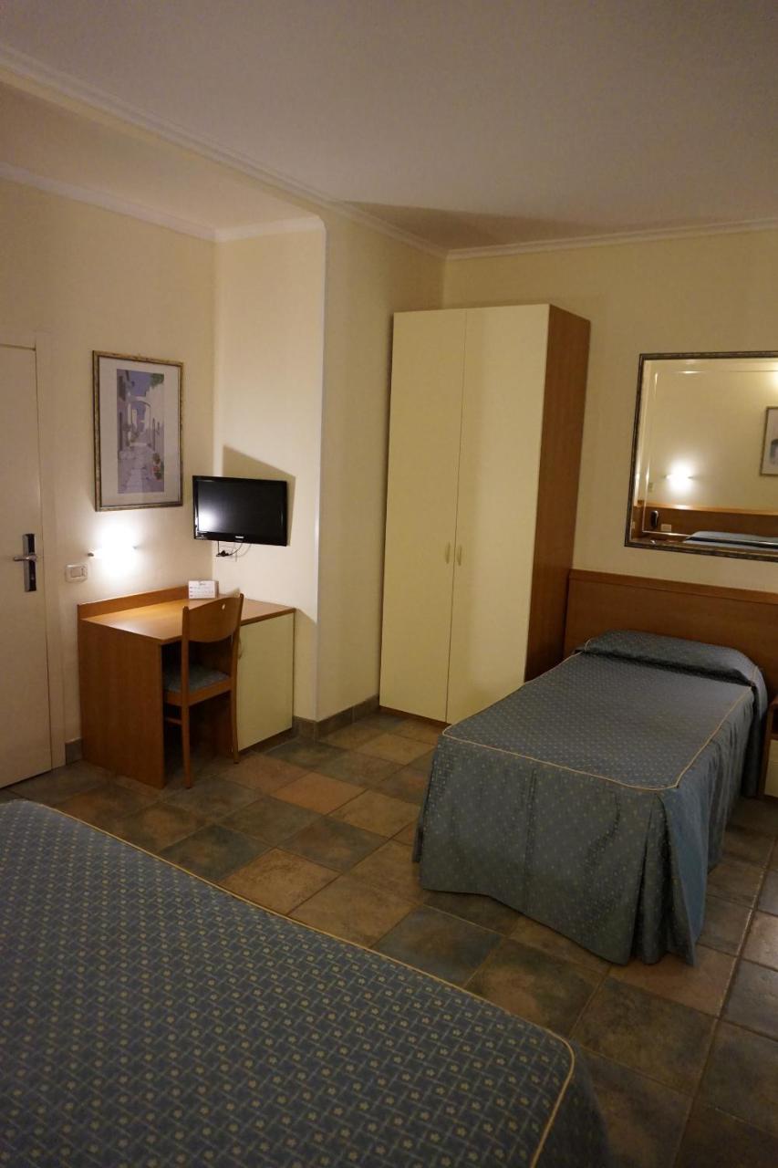 פאנו Hotel Angela מראה חיצוני תמונה