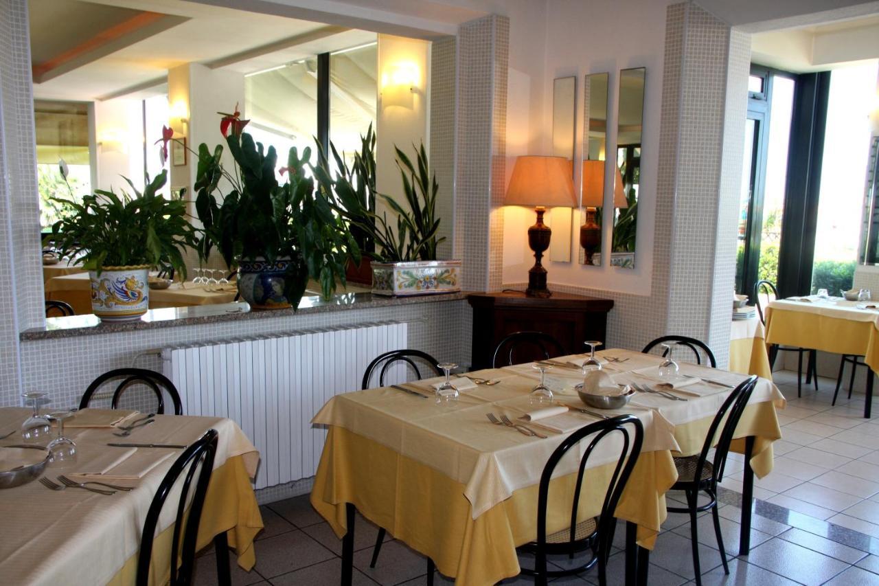פאנו Hotel Angela מראה חיצוני תמונה