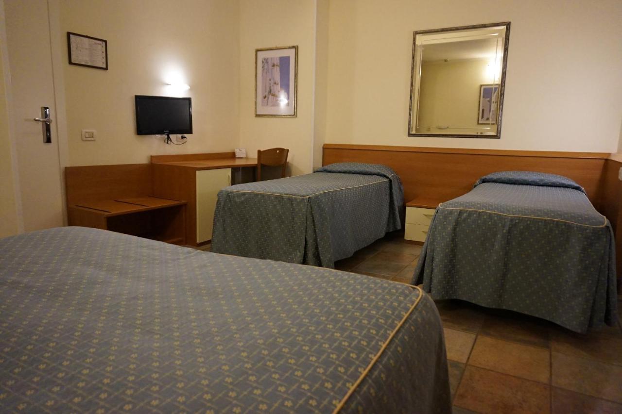 פאנו Hotel Angela מראה חיצוני תמונה