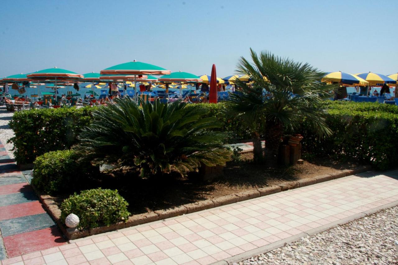 פאנו Hotel Angela מראה חיצוני תמונה