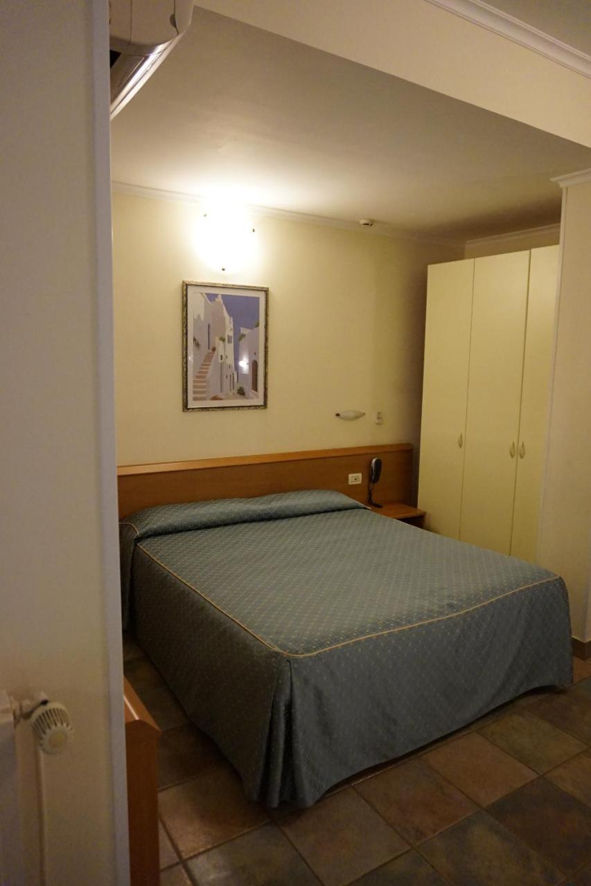 פאנו Hotel Angela מראה חיצוני תמונה